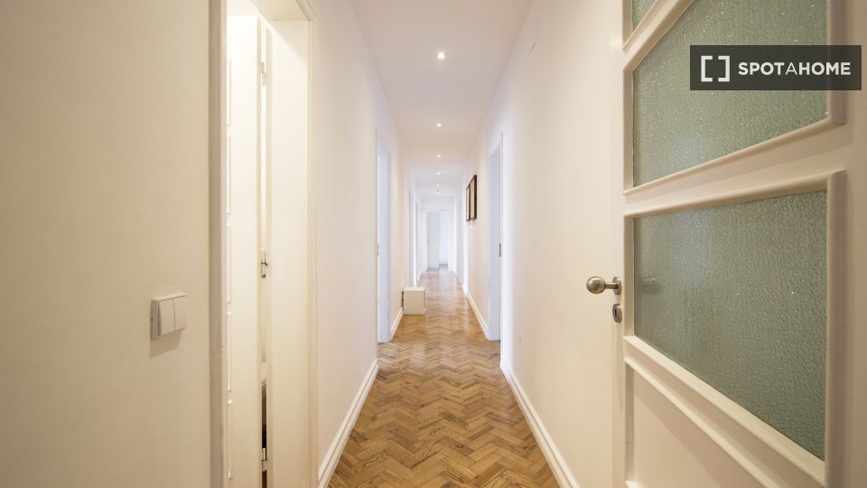 Double room Lisbon, 9 beds — photo 25