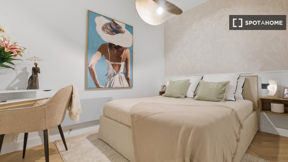 Double room Madrid, 3 beds, 82m² — photo 13