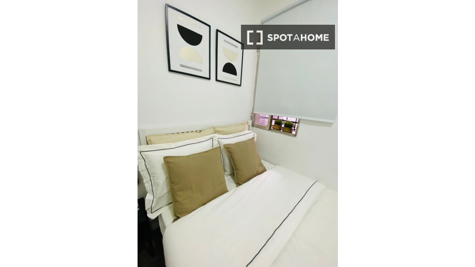 Double room Madrid, 4 beds — photo 10