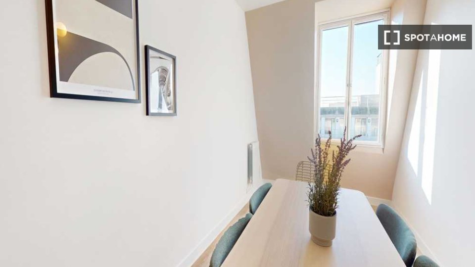 Double room Paris, 5 beds, 120m² — photo 9