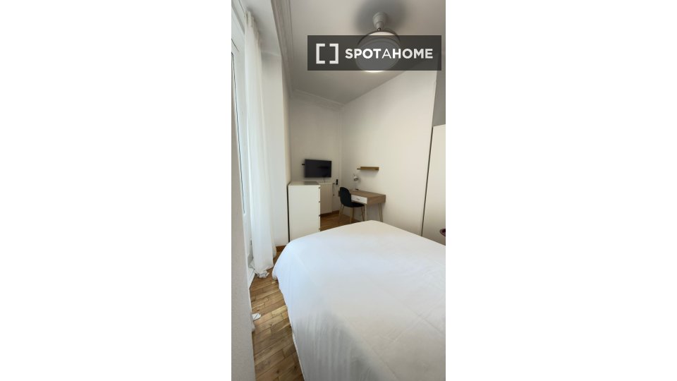 Double room Madrid, 5 beds — photo 12