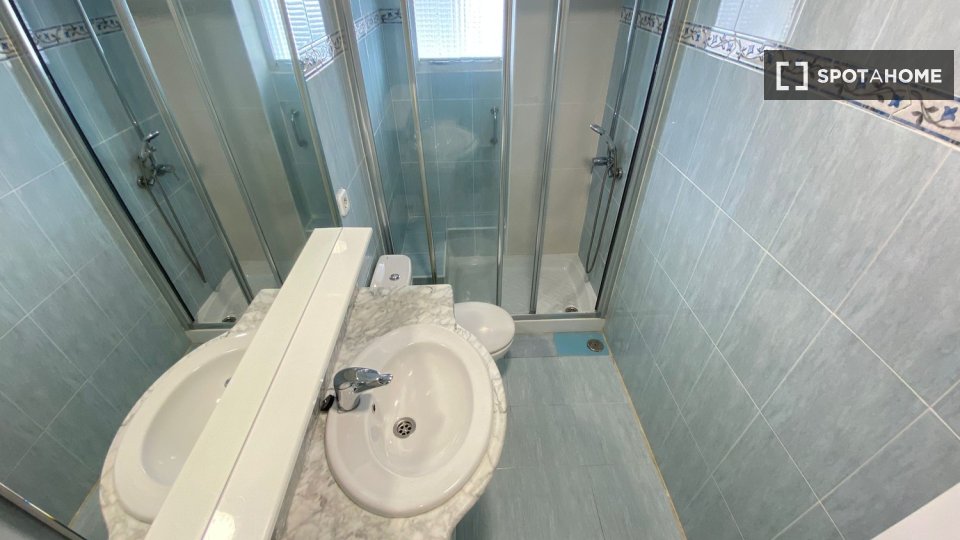 Double room Madrid, 5 beds — photo 15