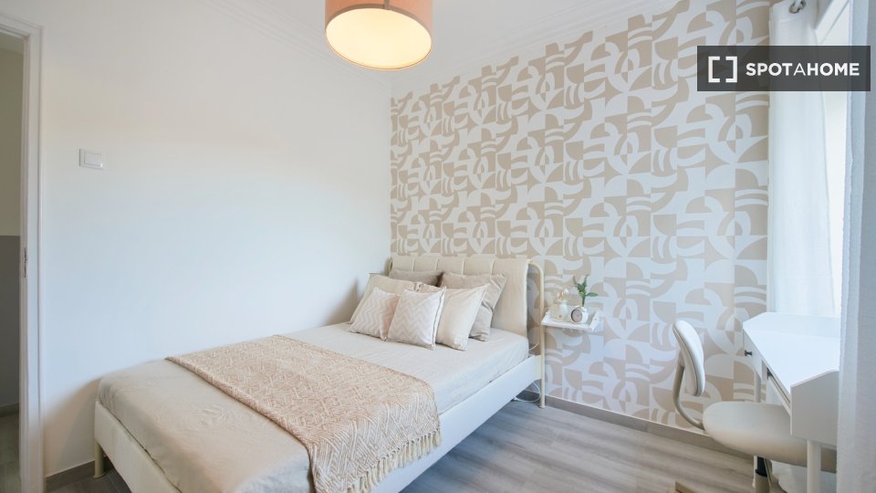 Double room Lisbon, 4 beds — photo 26