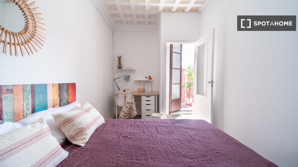 Double room Barcelona, 14 beds, 400m² — photo 1