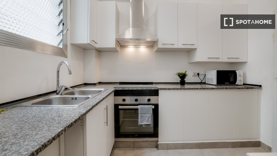 Double room Barcelona, 6 beds, 100m² — photo 12