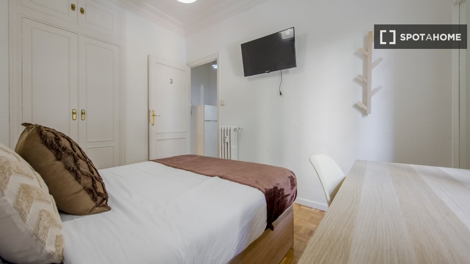Double room Madrid, 5 beds, 120m² — photo 27
