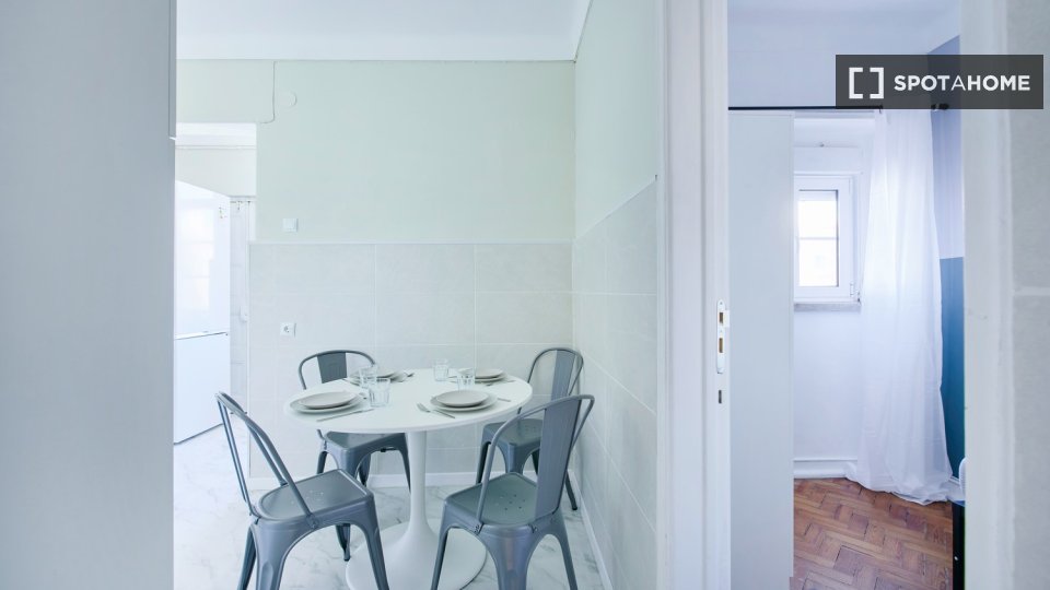 Double room Lisbon, 6 beds — photo 39