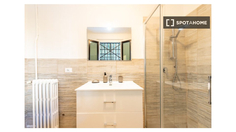 Double room Milan, 5 beds — photo 12