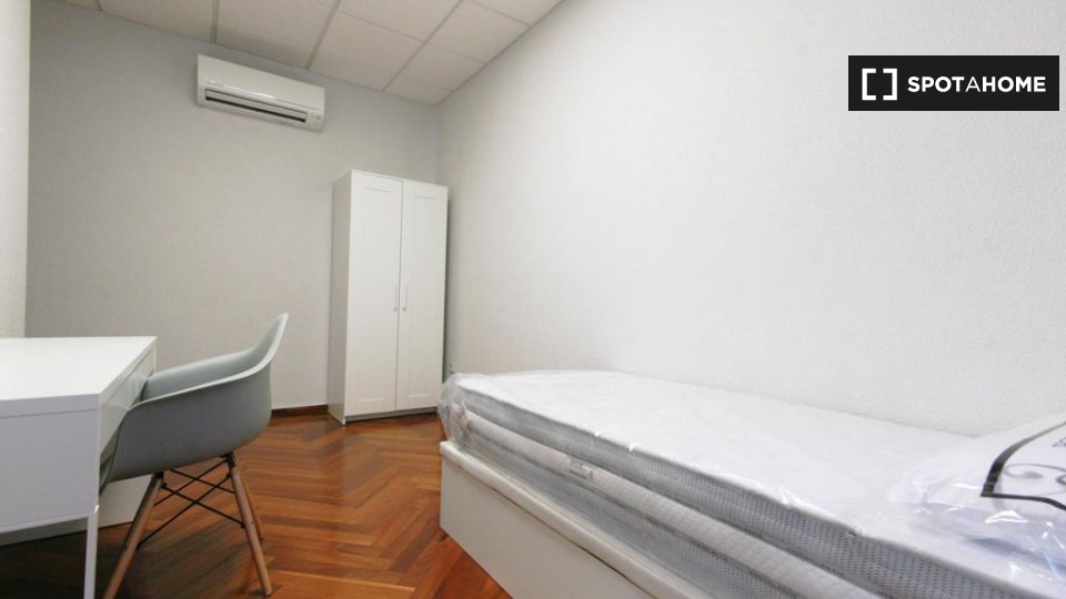 Double room Alcala_De_Henares, 6 beds — photo 1