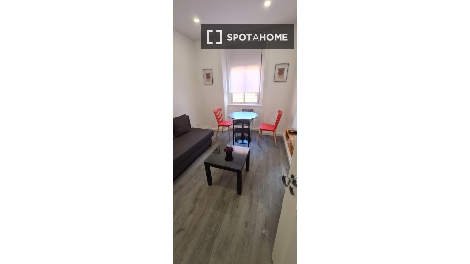 Apartment Lisbon, 2 beds, 50m² — photo 12