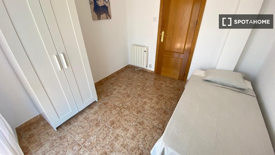 Double room Madrid, 3 beds — photo 16