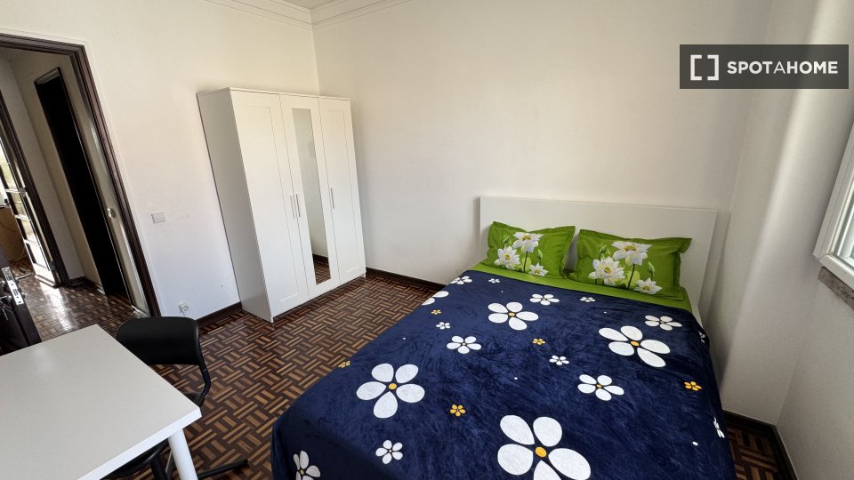 Double room Lisbon, 4 beds, 112m² — photo 3