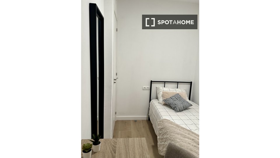 Double room Barcelona, 4 beds, 70m² — photo 8