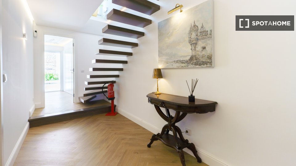 Apartment Lisbon, 2 beds, 100m² — photo 2