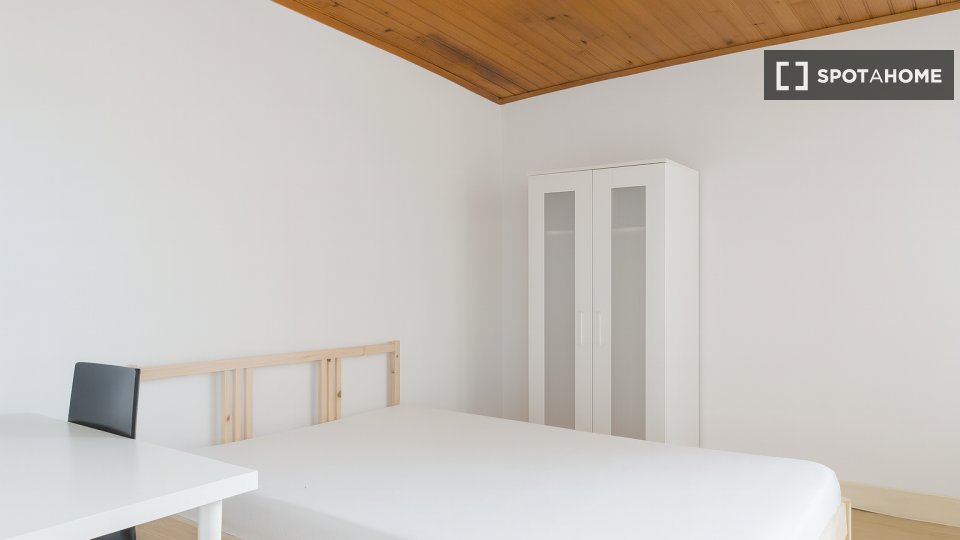 Double room Lisbon, 4 beds — photo 38