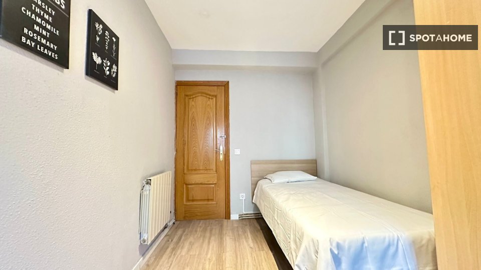 Double room Madrid, 4 beds — photo 38