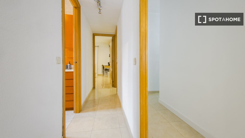 Double room Madrid, 7 beds, 113m² — photo 6