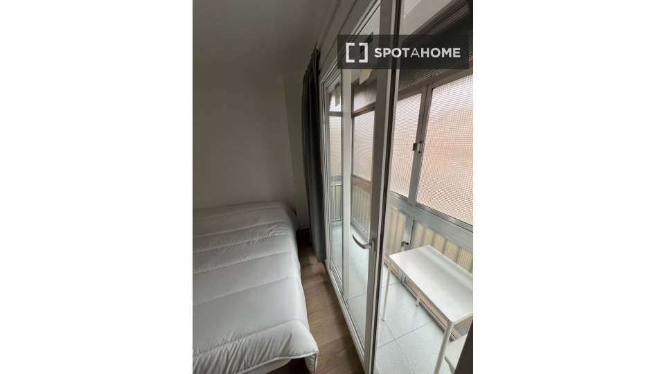 Double room Madrid, 4 beds, 65m² — photo 3