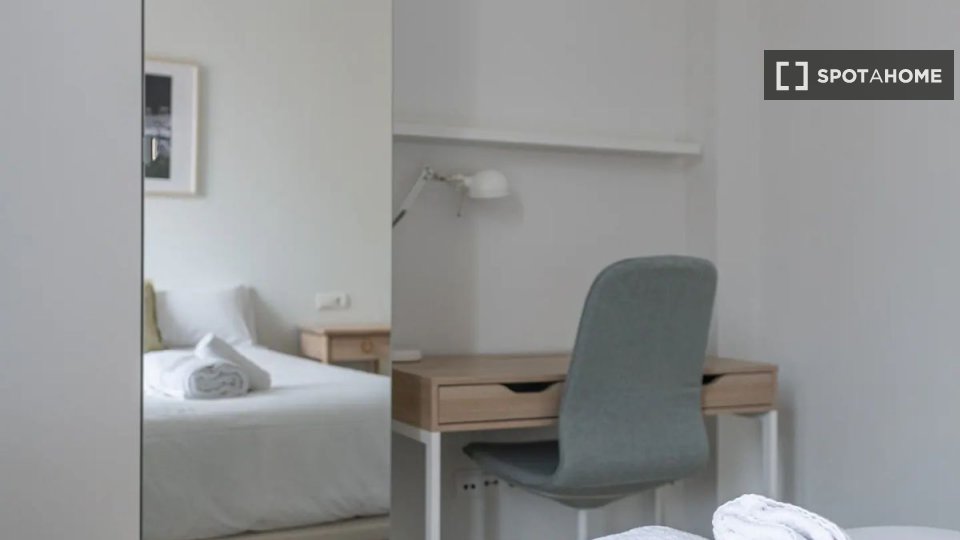 Double room Valencia, 2 beds — photo 8