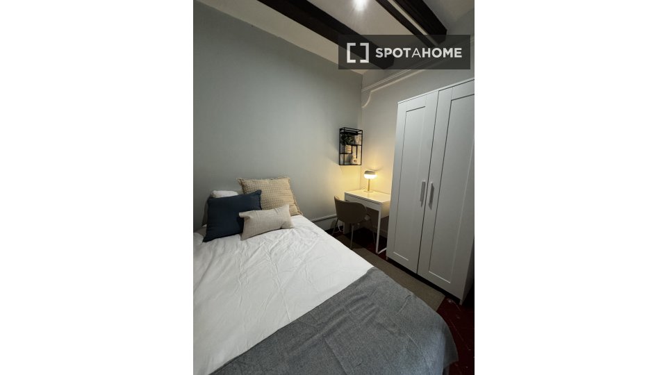 Double room Barcelona, 5 beds, 120m² — photo 2