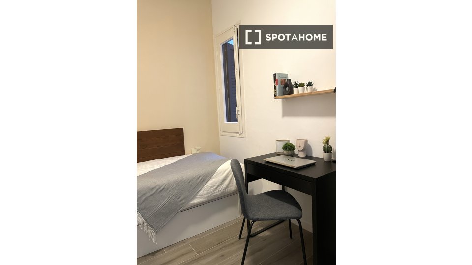 Double room Barcelona, 6 beds, 140m² — photo 6