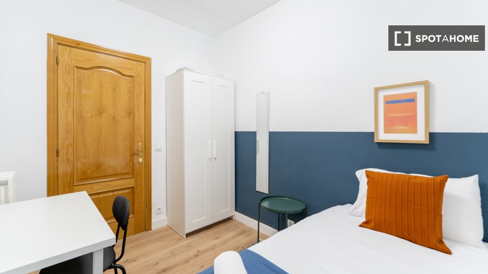 Double room Madrid, 5 beds — photo 14