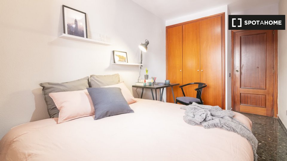Double room Valencia, 5 beds, 110m² — photo 6
