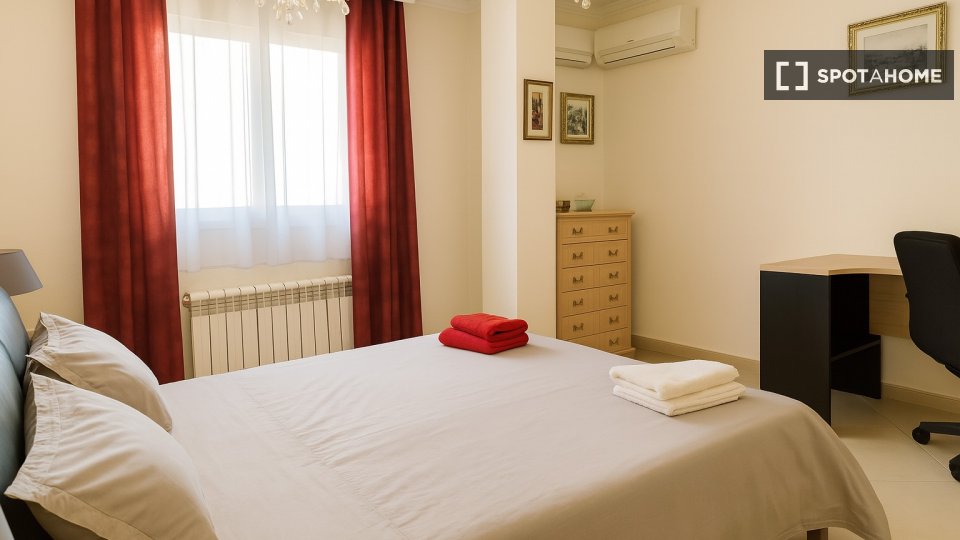 Double room Granada, 3 beds — photo 9