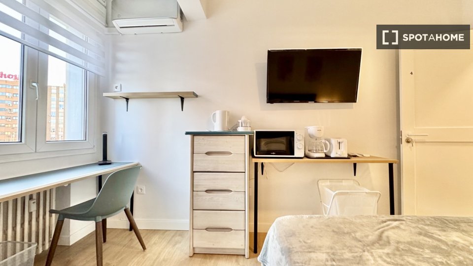 Double room Madrid, 8 beds, 164m² — photo 17