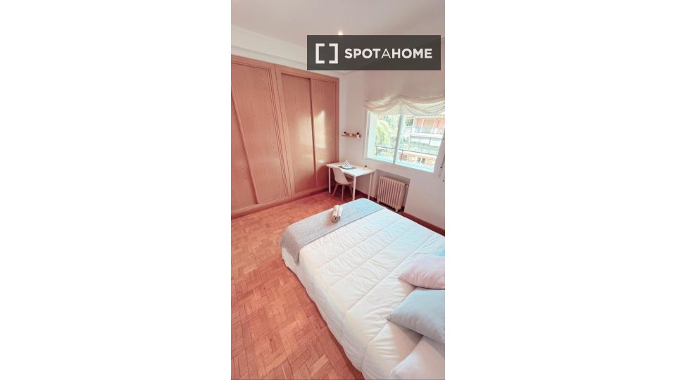 Double room Madrid, 6 beds — photo 2