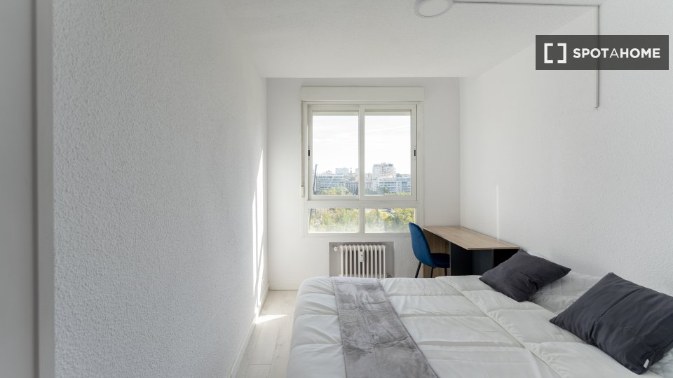 Double room Madrid, 6 beds — photo 8
