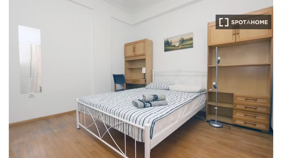 Double room Athens, 5 beds — photo 1