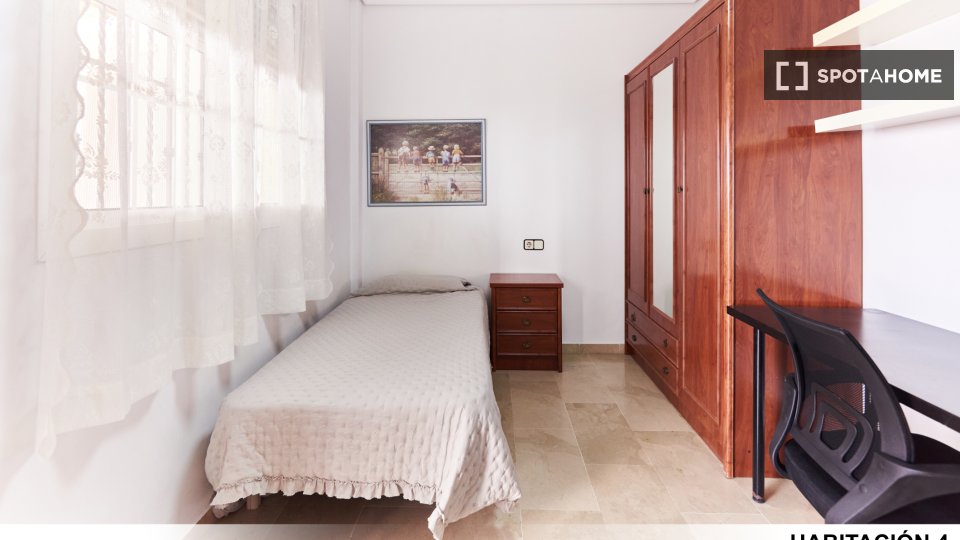 Double room Seville, 4 beds — photo 92