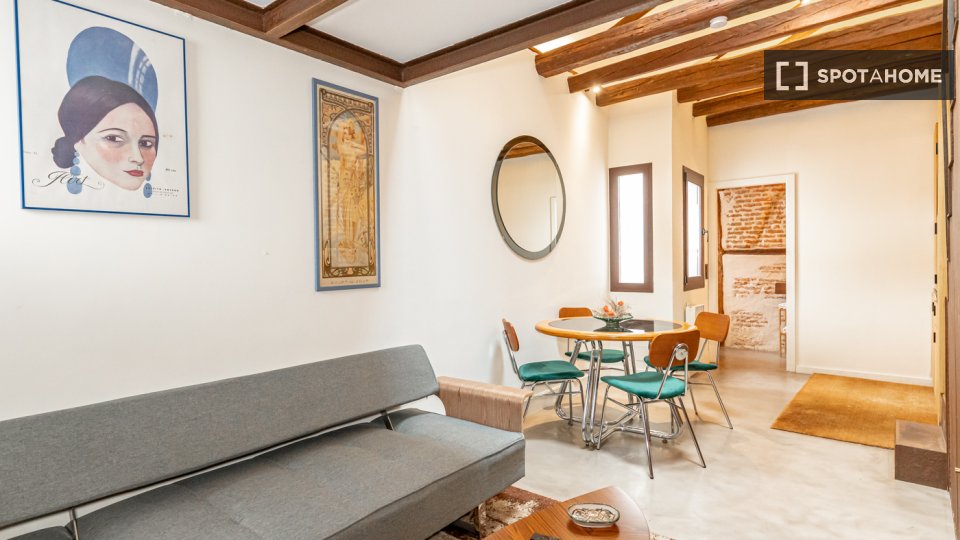 Apartamento de 1 dormitorio en alquiler en Embajadores, Madrid
