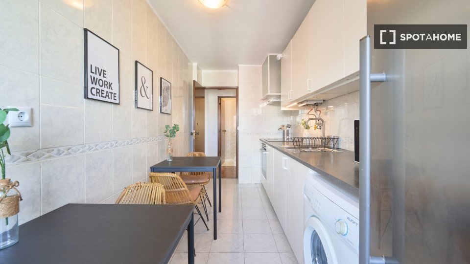 Double room Lisbon, 5 beds — photo 8
