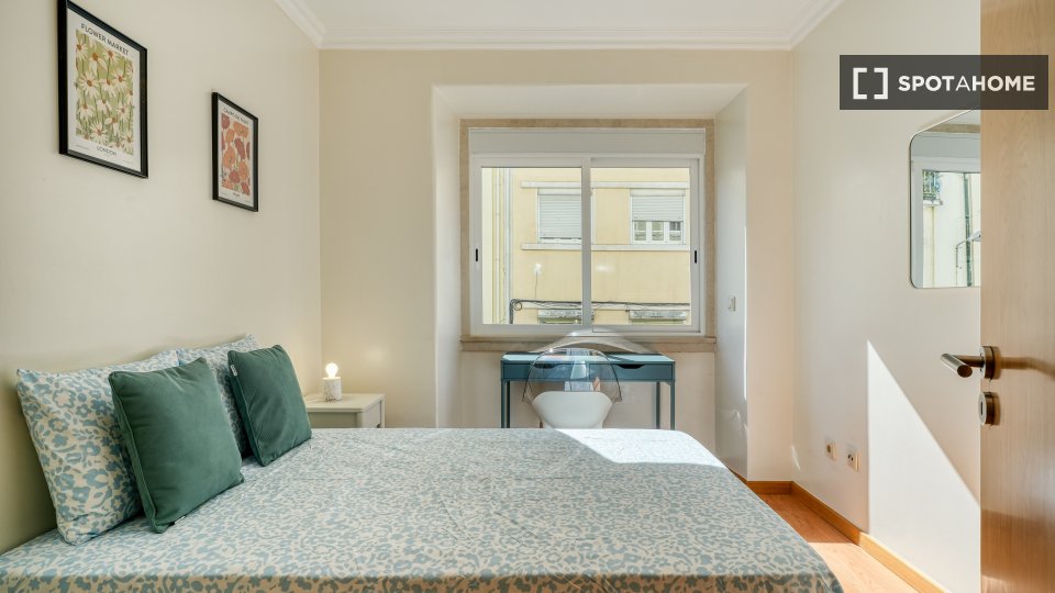 Double room Lisbon, 4 beds — photo 18