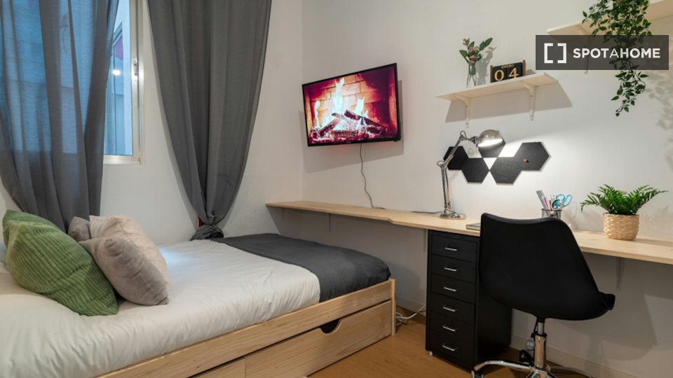 Double room Madrid, 7 beds, 160m² — photo 32