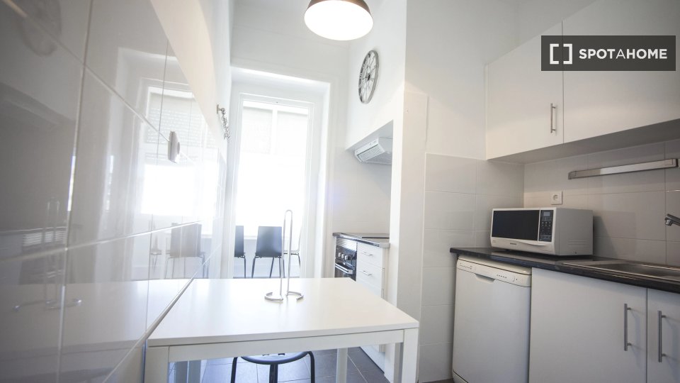 Double room Lisbon, 4 beds — photo 12