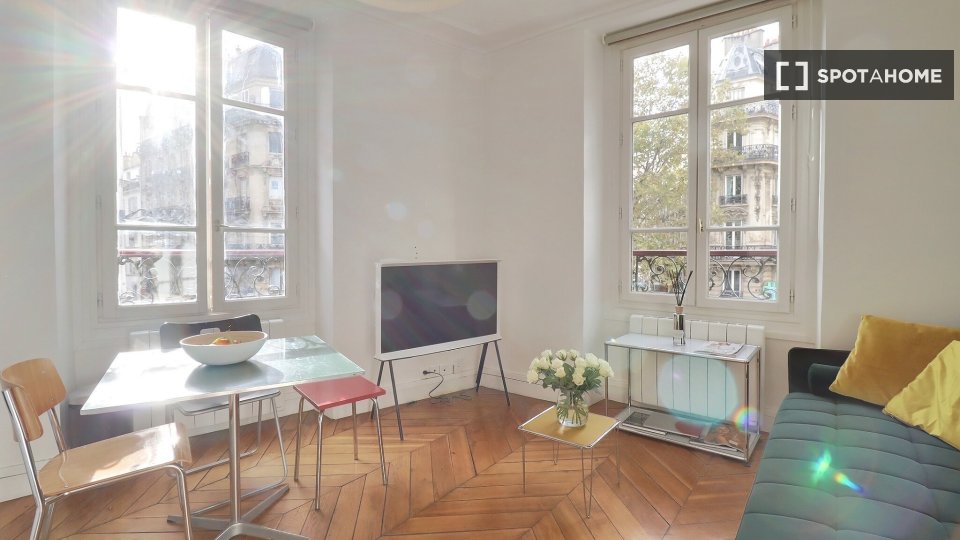 Appartamento con una camera da letto in affitto ad Anvers-Montholon, Parigi. - in Paris