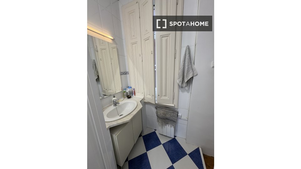 Double room Lisbon, 4 beds — photo 22