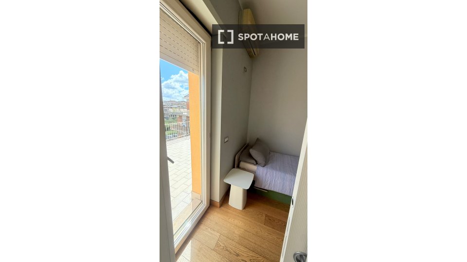 Double room Rome, 3 beds — photo 30
