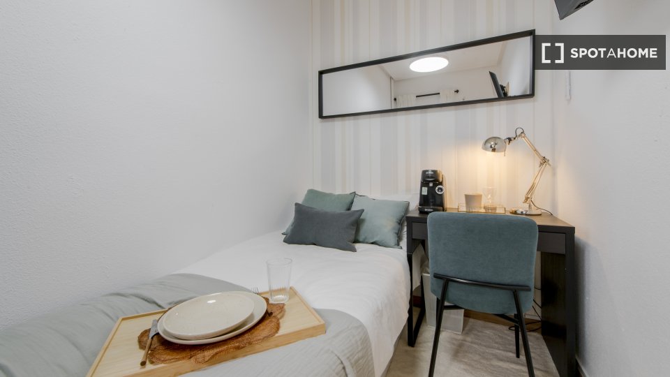 Double room Madrid, 6 beds — photo 11