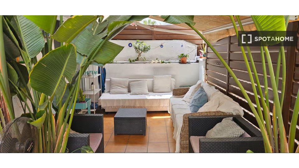 Double room Barcelona, 3 beds, 90m² — photo 9