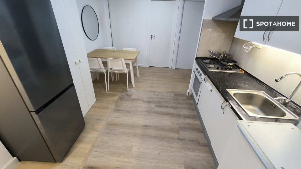 Double room Alicante, 5 beds — photo 10