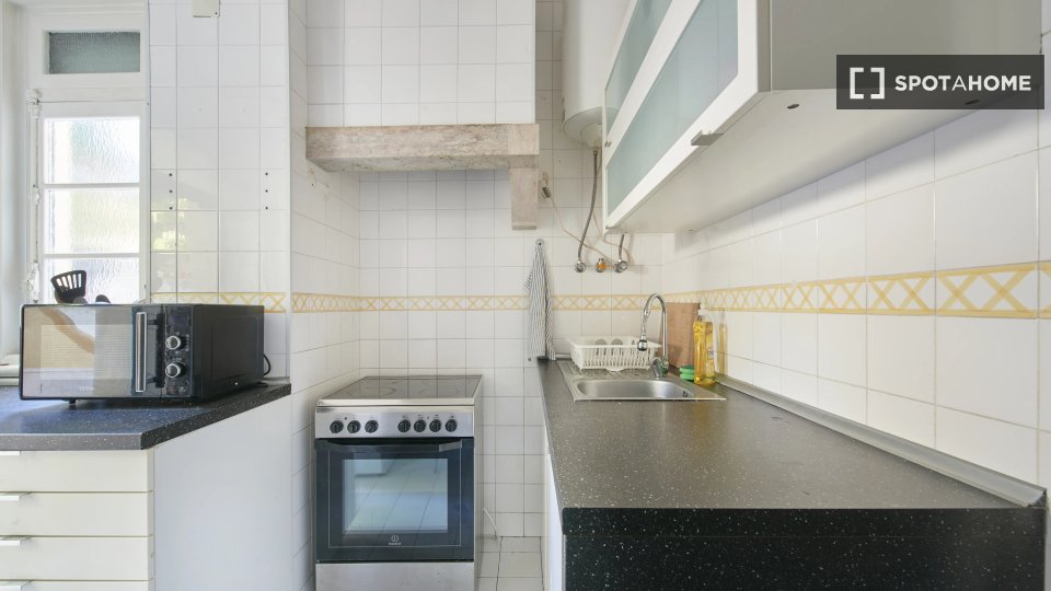 Double room Lisbon, 4 beds — photo 8