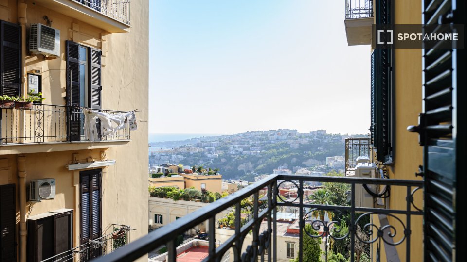 Appartamento con 3 camere da letto in affitto al Vomero, Napoli - in Naples