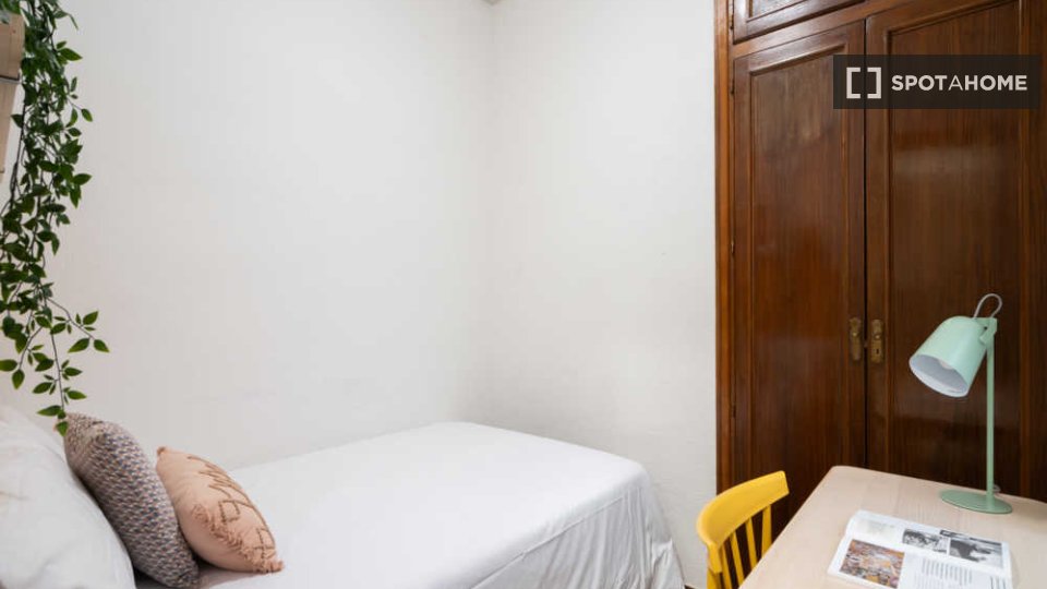 Double room Madrid, 6 beds — photo 28