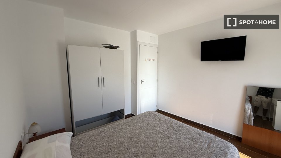 Double room Alicante, 3 beds, 70m² — photo 10