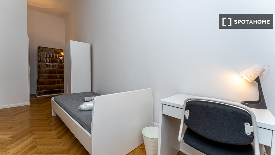 Double room Berlin, 6 beds, 108m² — photo 16