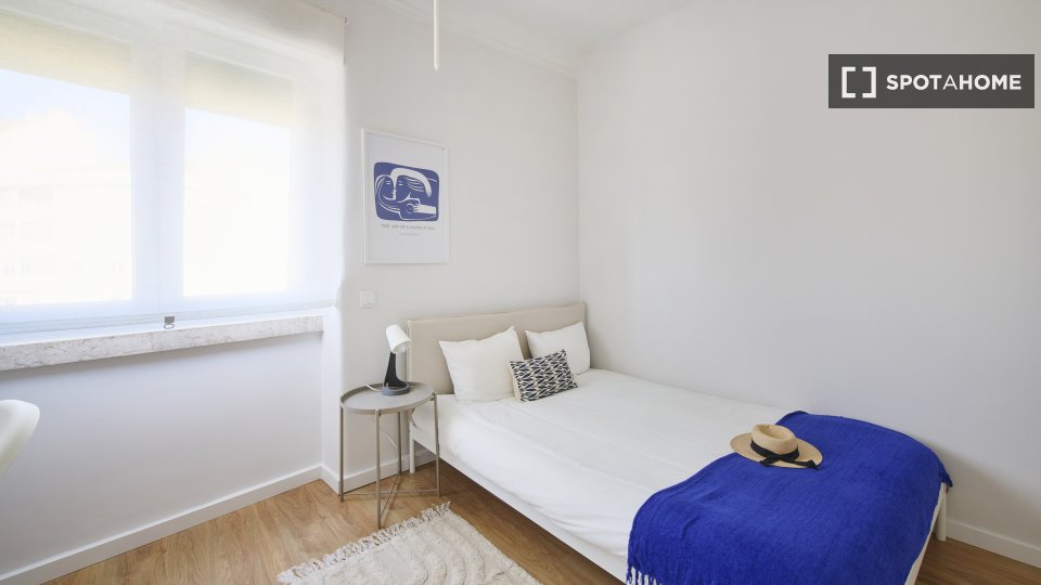 Double room Lisbon, 4 beds — photo 14